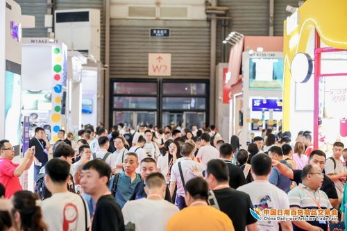 人流如潮星聚上海 第116屆中國日用百貨商品交易會盛大開幕，日用百貨銷售前景廣闊